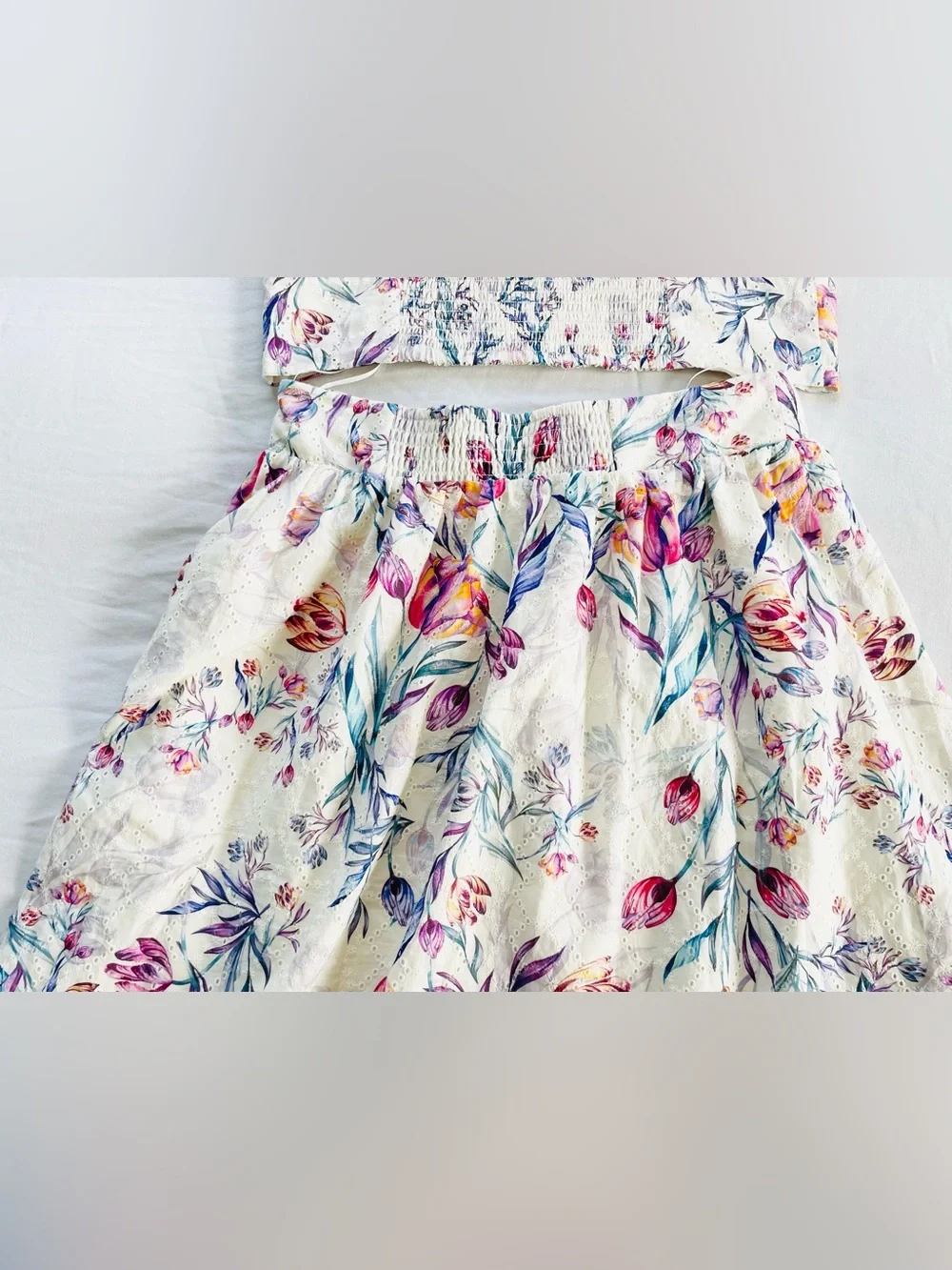 Like new Steve Madden 2 piece matching floral skirt + crop top set. Sz M/L.